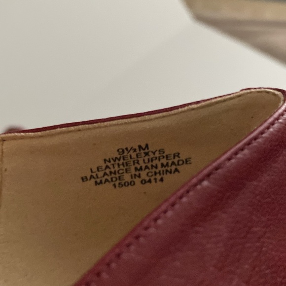 Nine West Muted Red Heels with Gold Plated Buckle Size 9.5 - Picture 9 of 9